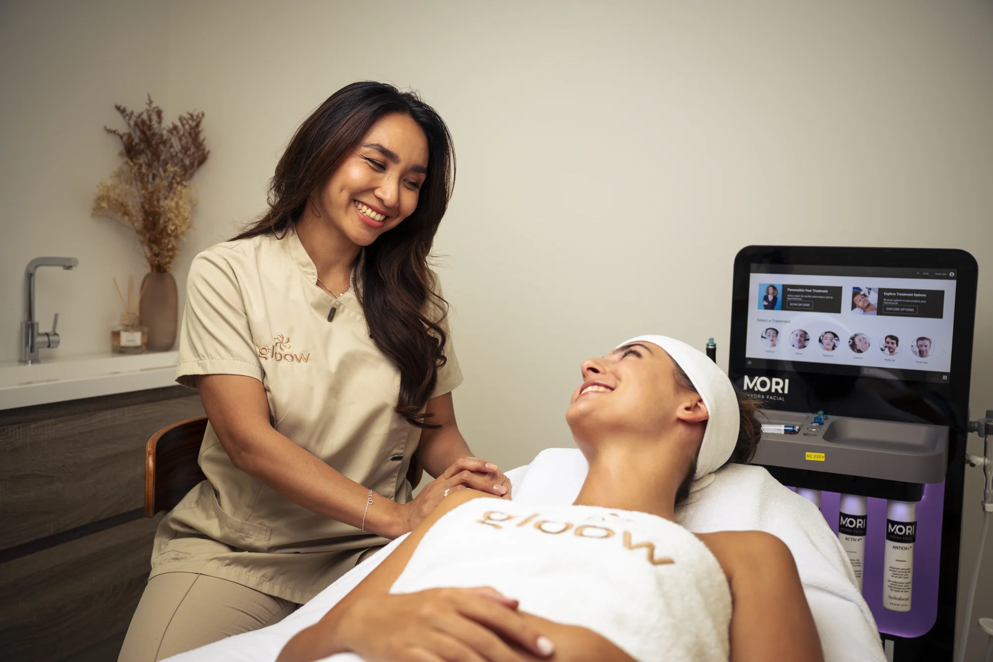 Therapeut van Gloow bij de Korean Gloow Facial