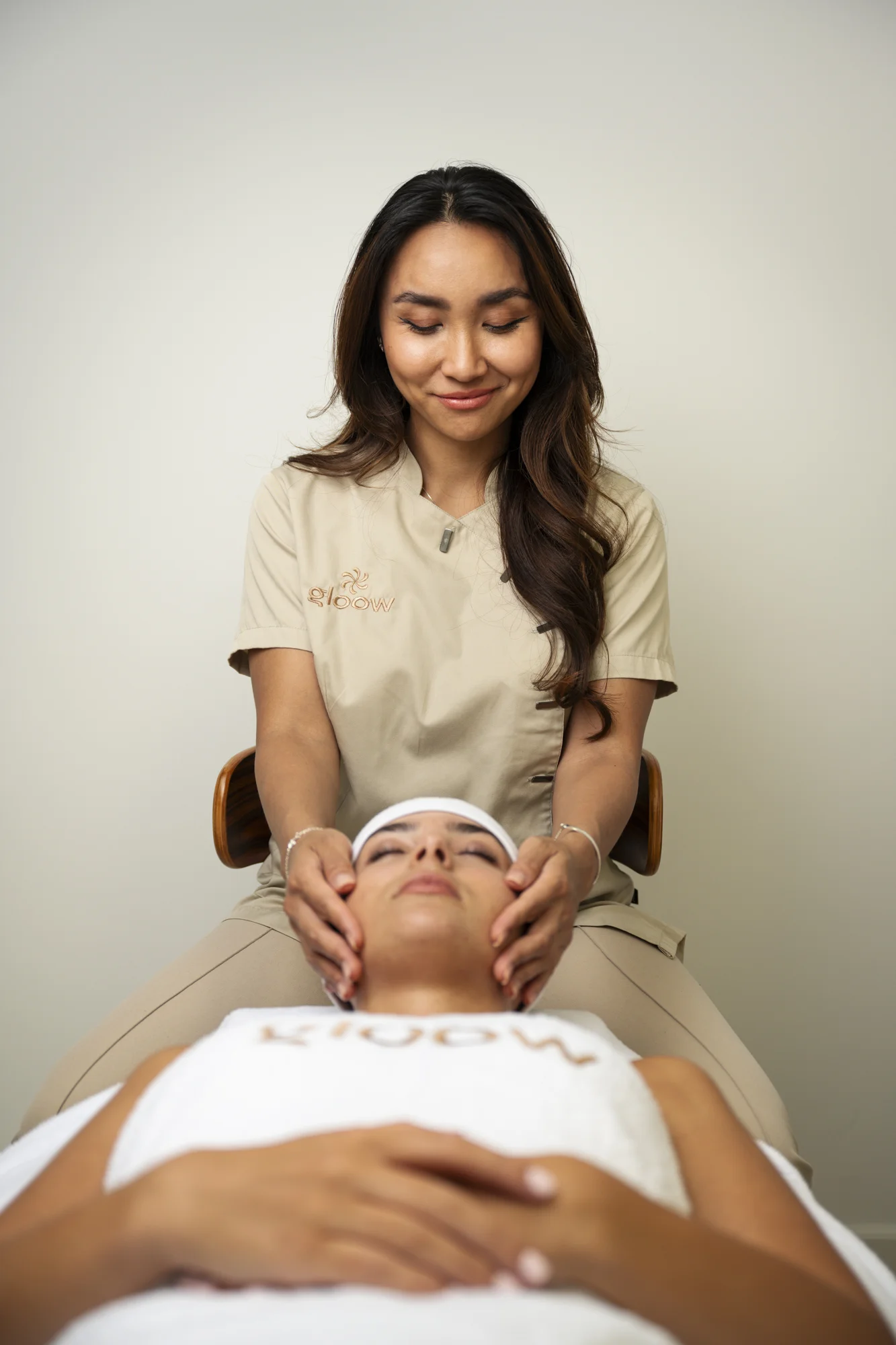 Huidscan aan het begin van de Korean Gloow Facial bij Gloow